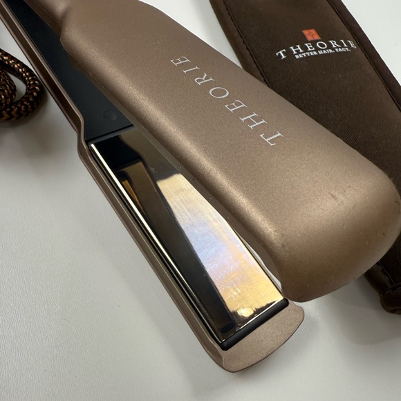 Theorie Saga Classic Flat Ion 1.5" 1 1/2 Titanium TH-S15BRZ Straightener - Picture 5 of 6